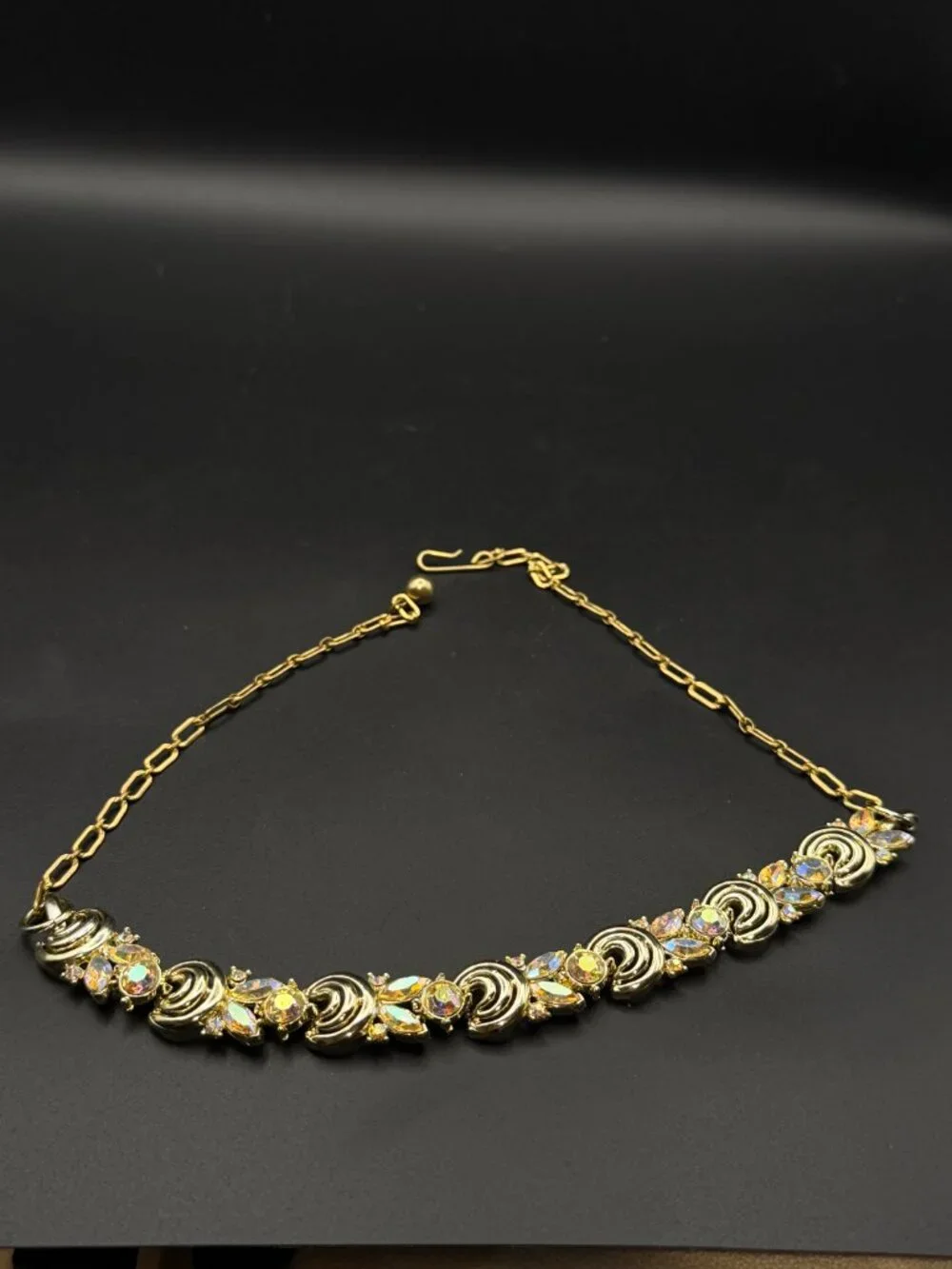 Vintage Gold Tone Aurora Borealis Rhinestone Necklace, Earrings & Bracelet Parue
